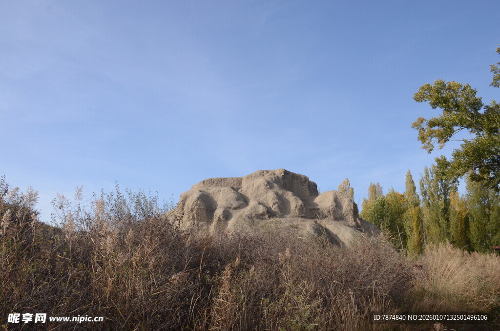 荒野中的巨大岩石景观