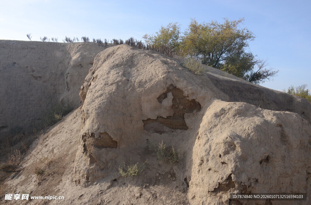 古老土堆遗迹景观
