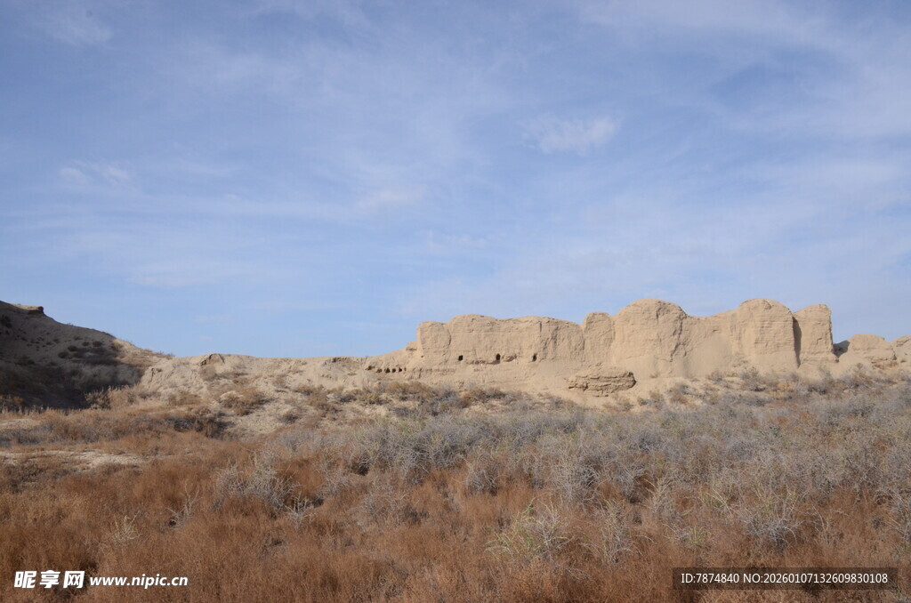 荒凉戈壁中的古老遗迹