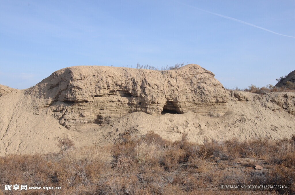 荒凉土丘景观