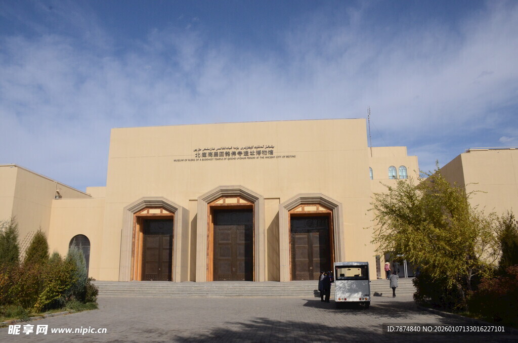 沙漠旁的特色建筑