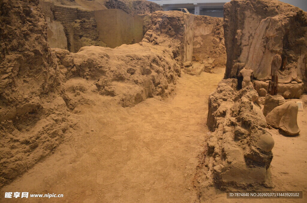 古老遗址中的雕塑景观