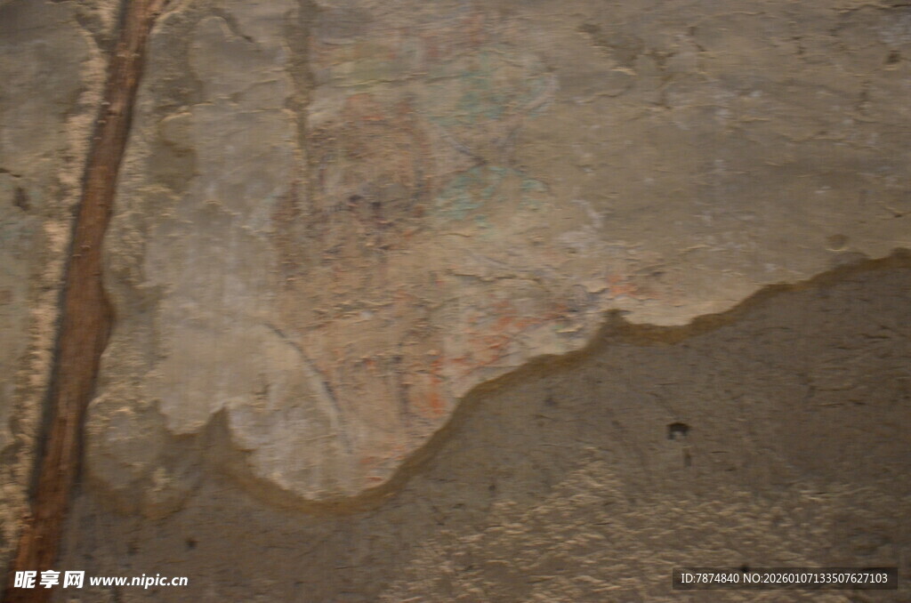 墙面剥落的老旧破损场景