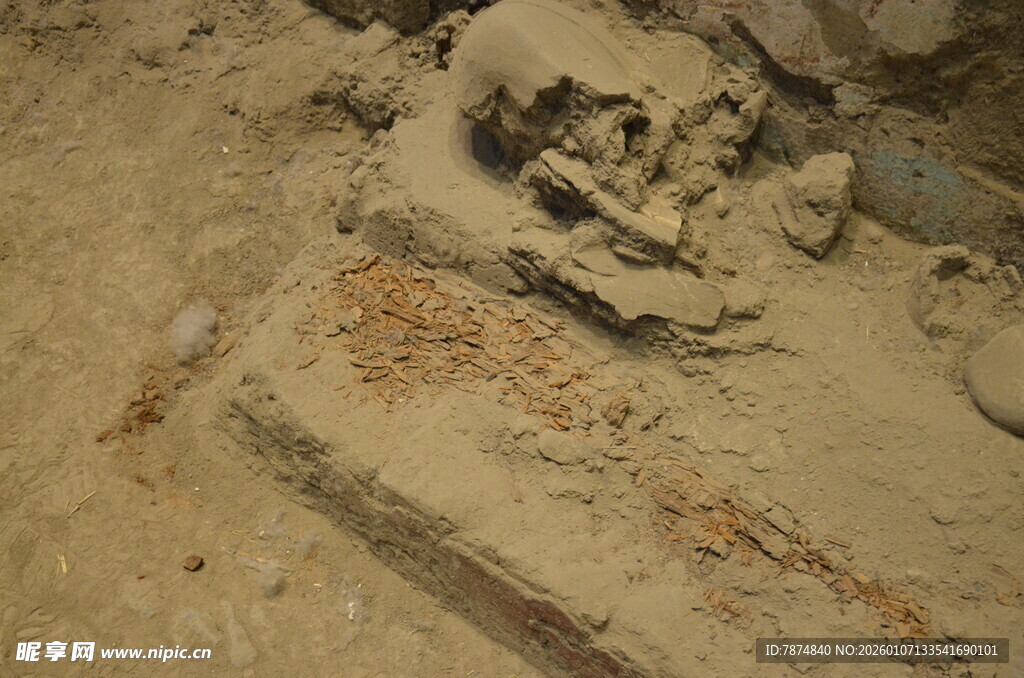 古老遗迹中的神秘残骸