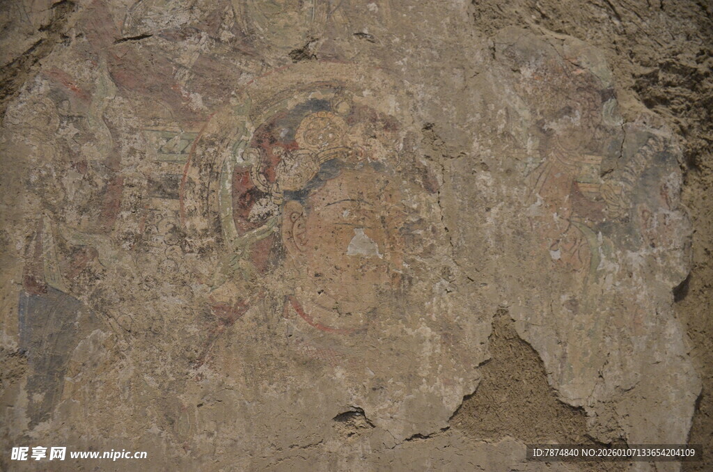 古老斑驳的壁画遗迹