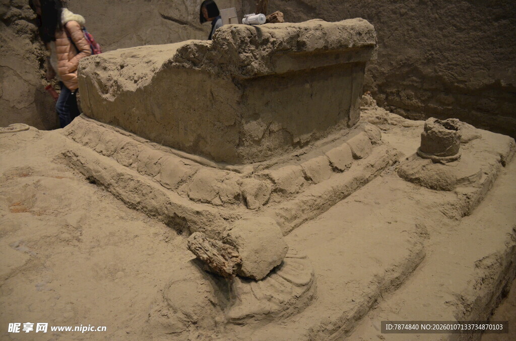 古代遗址中的神秘陶制遗迹