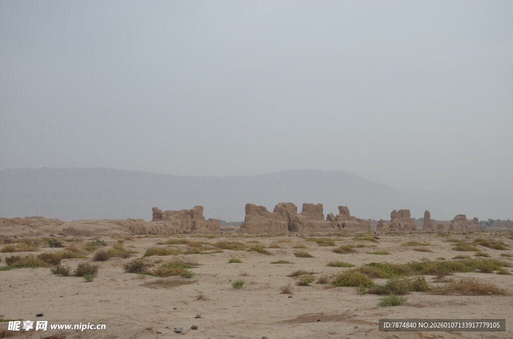 沙漠中的古老遗迹