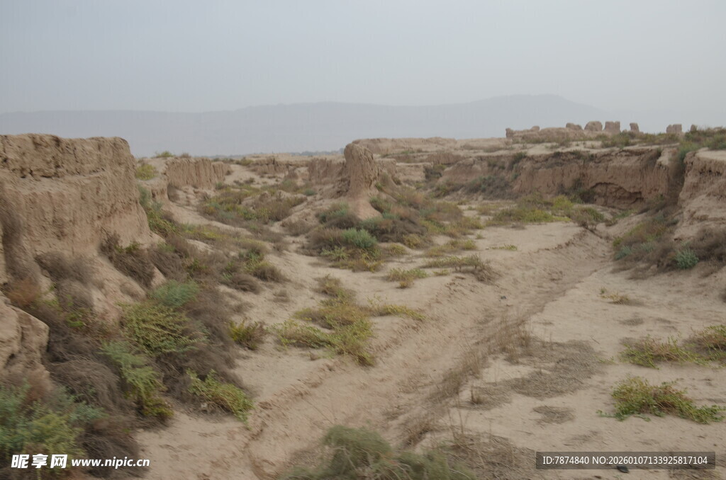 荒凉土坡地貌景观
