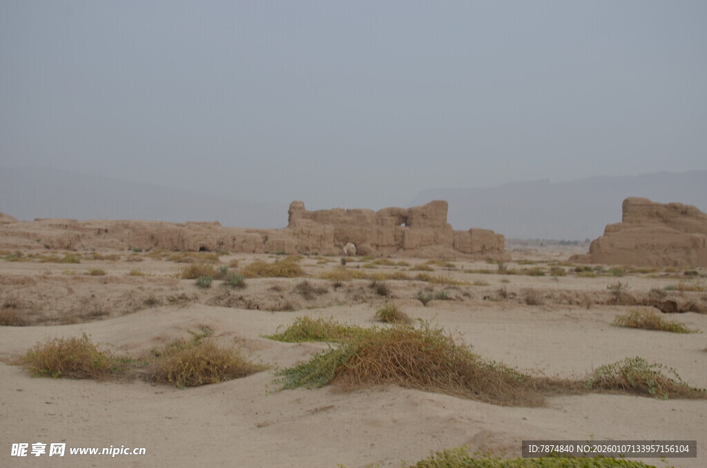 沙漠中的古老遗迹