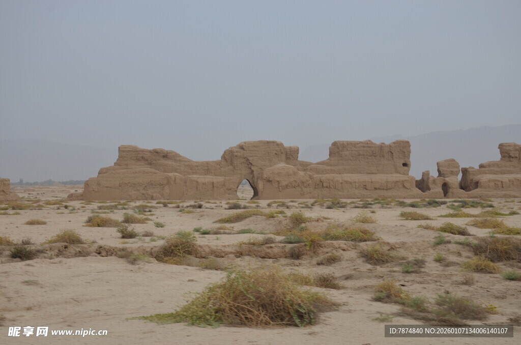沙漠中的古老遗迹