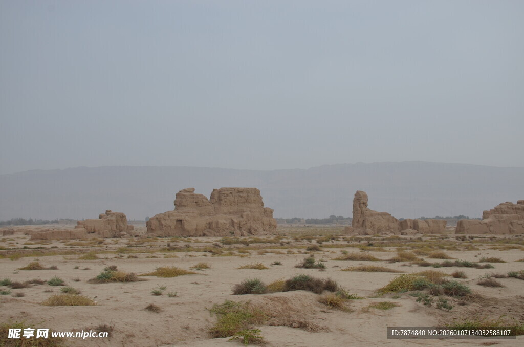 沙漠中的古老遗迹