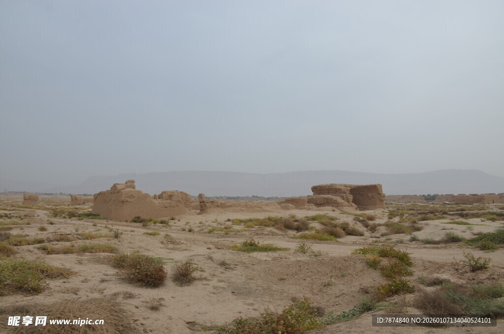 沙漠中的古老遗迹