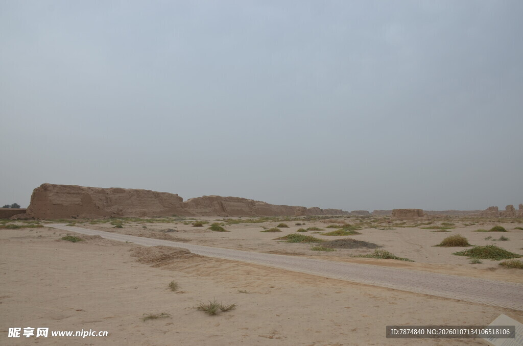 沙漠中的古老遗迹