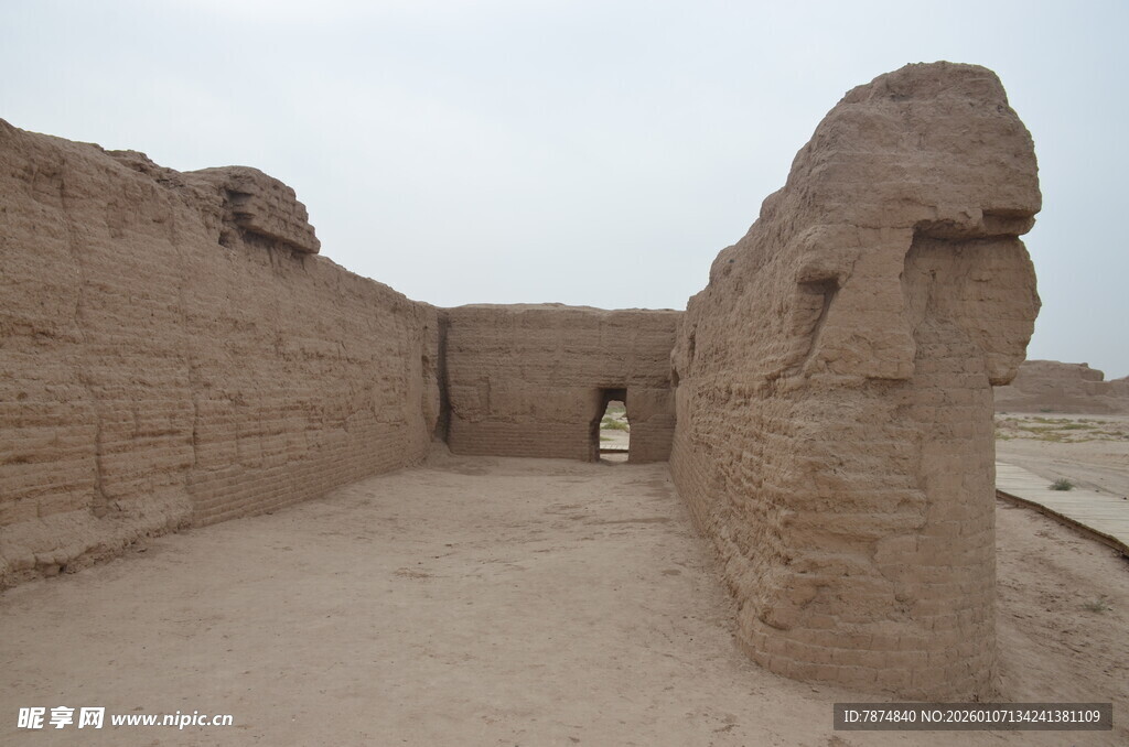 古老土墙建筑遗址