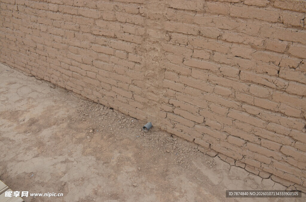 砖墙与地面的角落场景