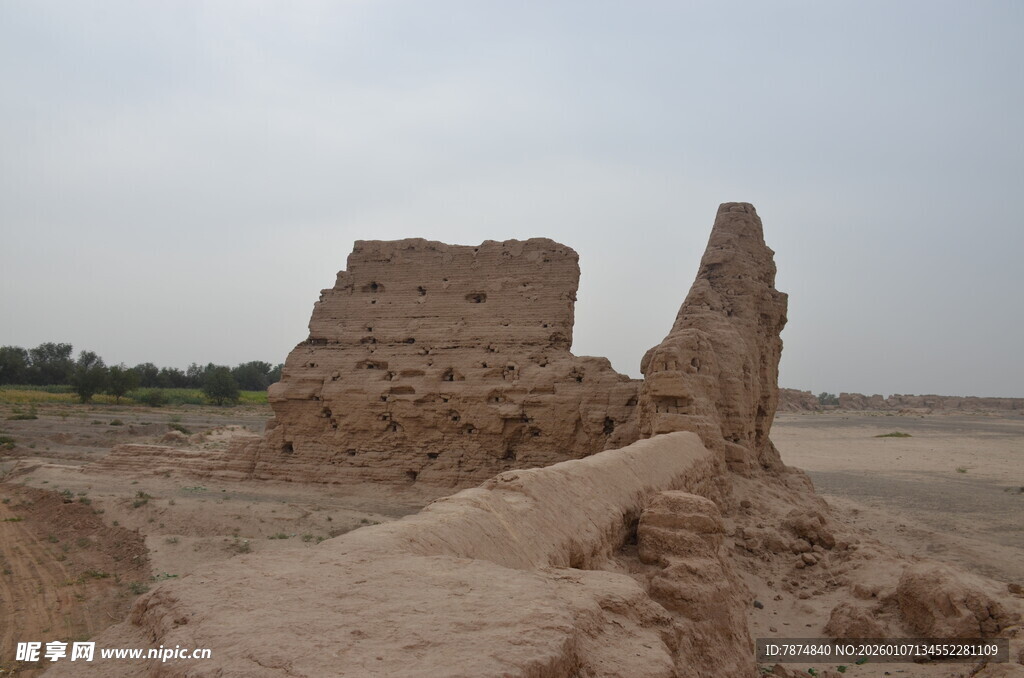 沙漠中的古老遗迹