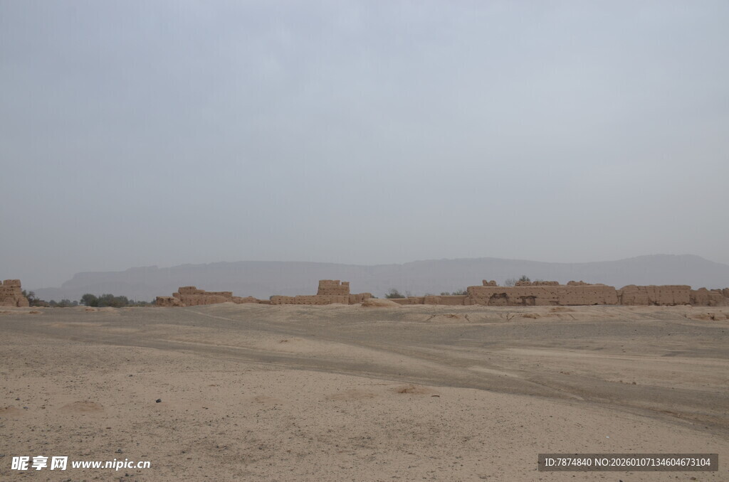 沙漠中的古老遗迹