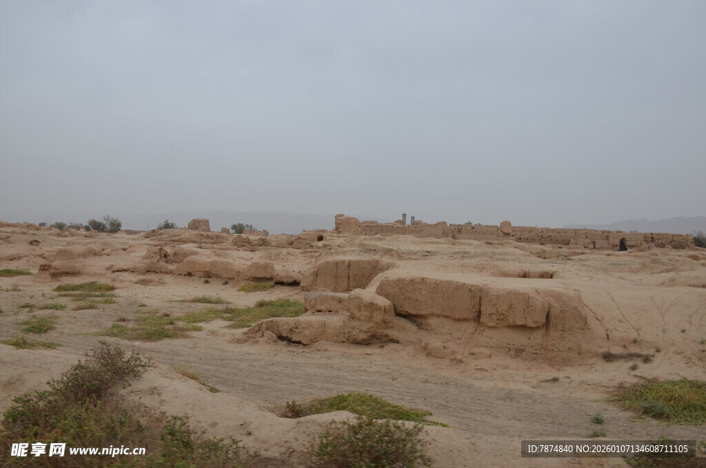 沙漠中的古老遗迹