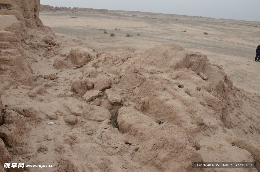 沙漠中的土堆地貌