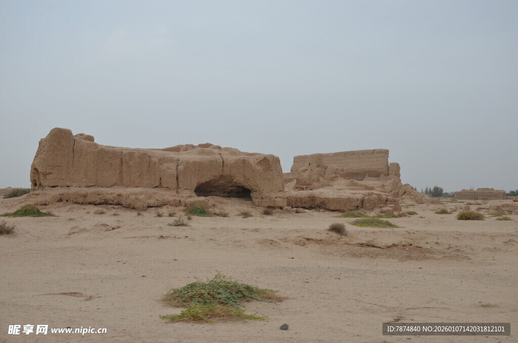 沙漠中的古老遗迹