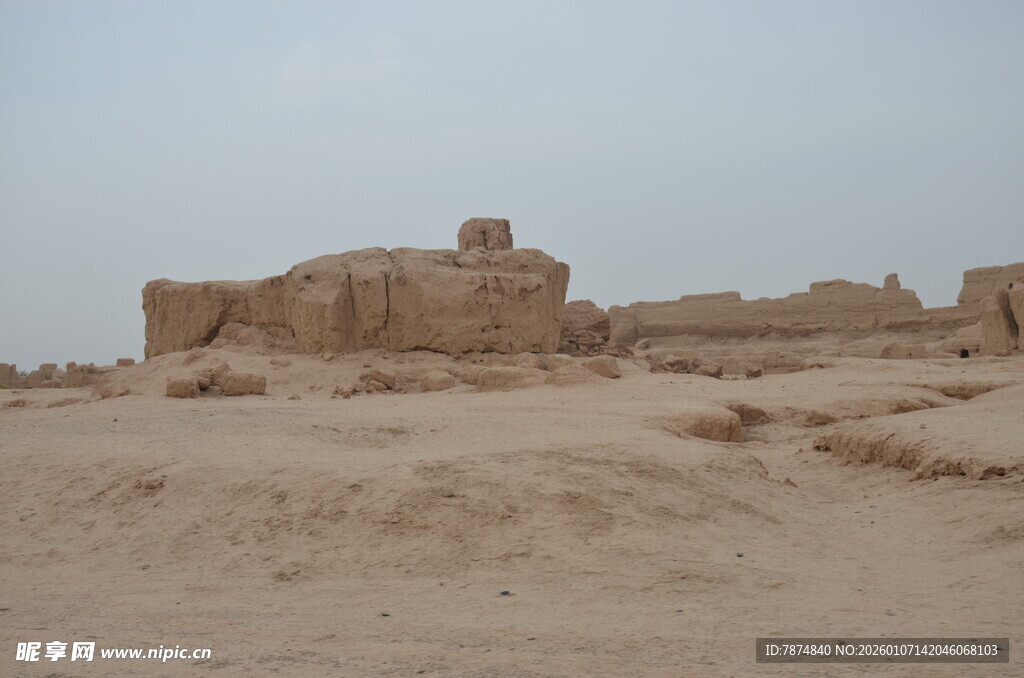 沙漠中的古老遗迹