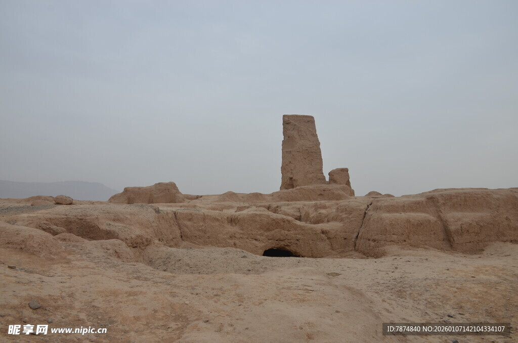 沙漠中的古老遗迹