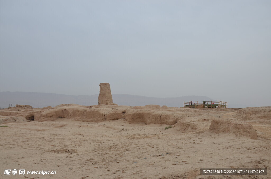 沙漠中的古老遗迹