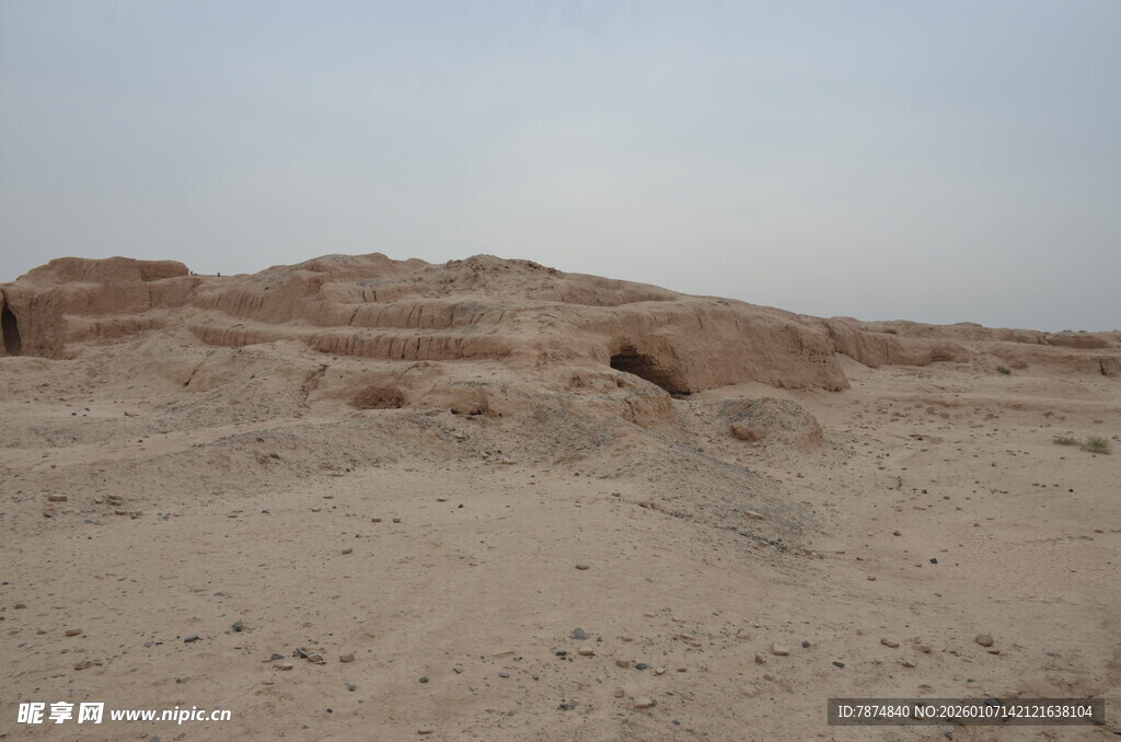 沙漠中的古老遗迹