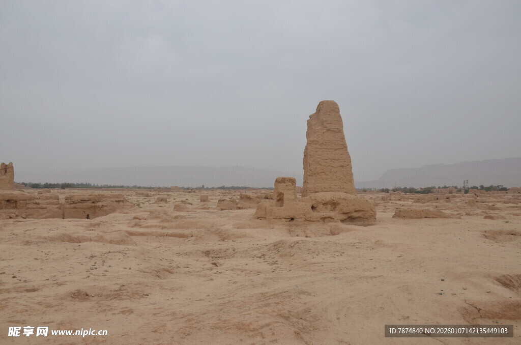 沙漠中的古老遗迹