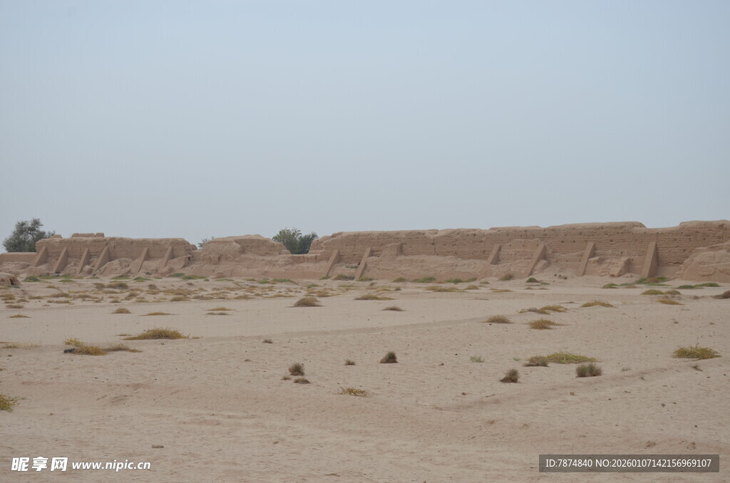 沙漠中的古老遗迹