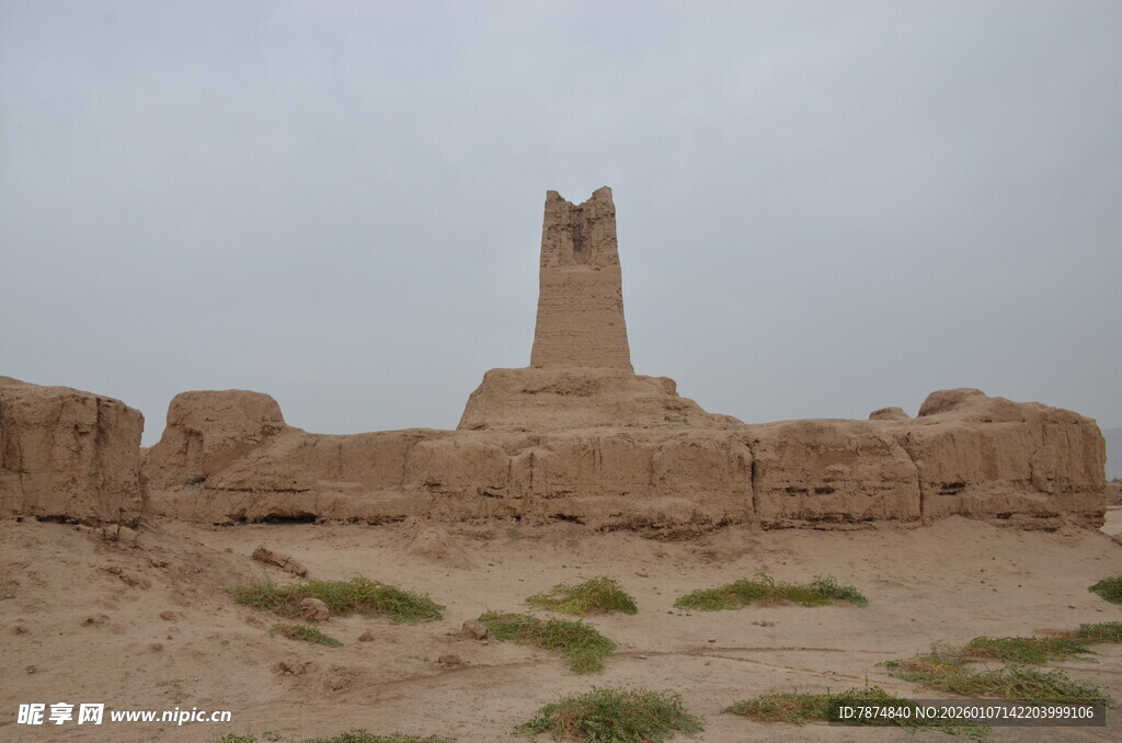 沙漠中的古老烽火台