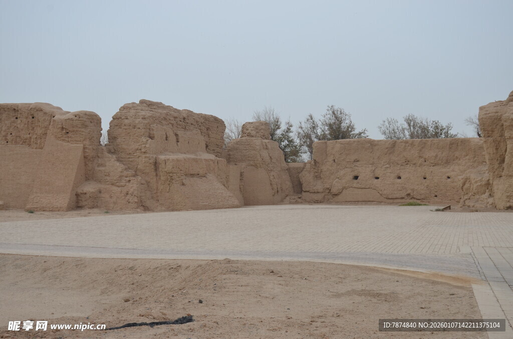 古老土筑遗迹景观