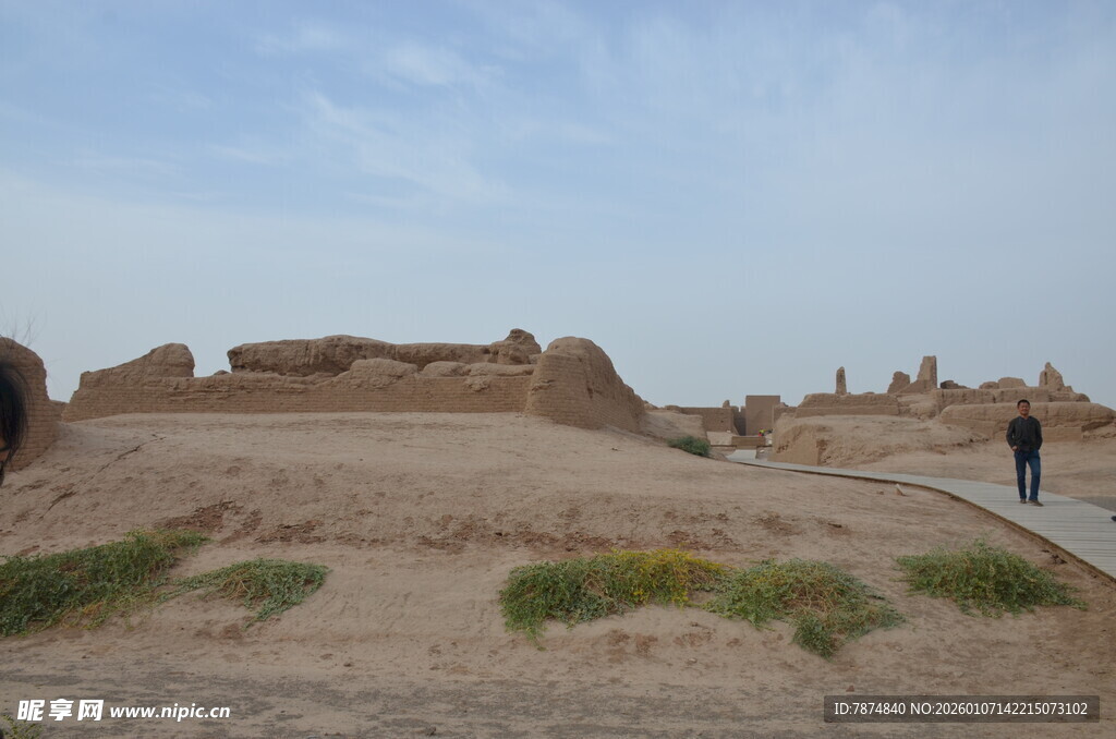 沙漠中的古老遗迹