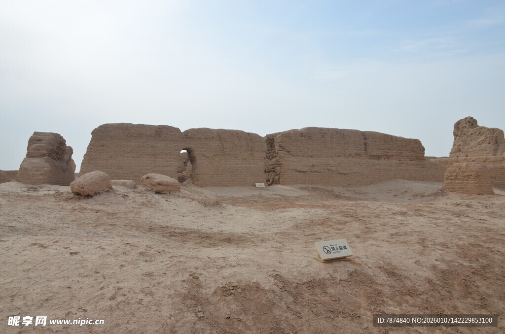 沙漠中的古老遗迹