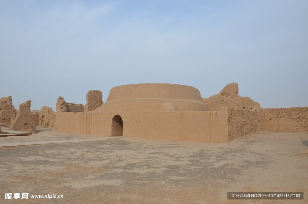 沙漠中的古老土筑建筑