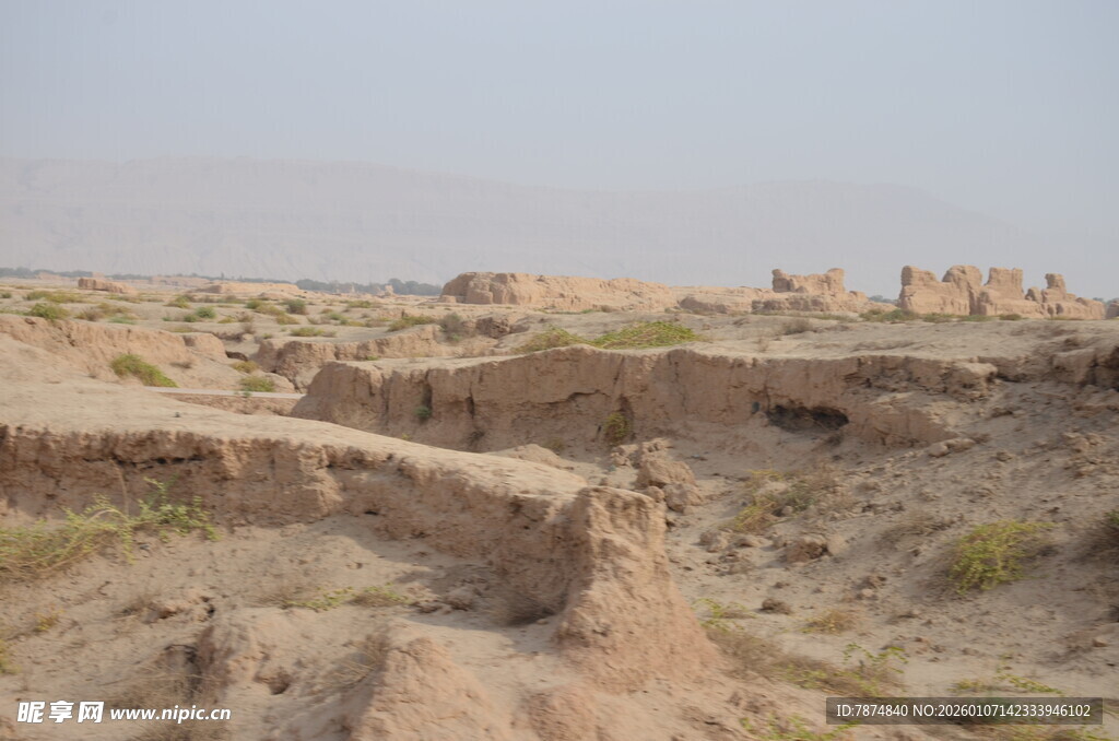 沙漠中的古老遗址遗迹