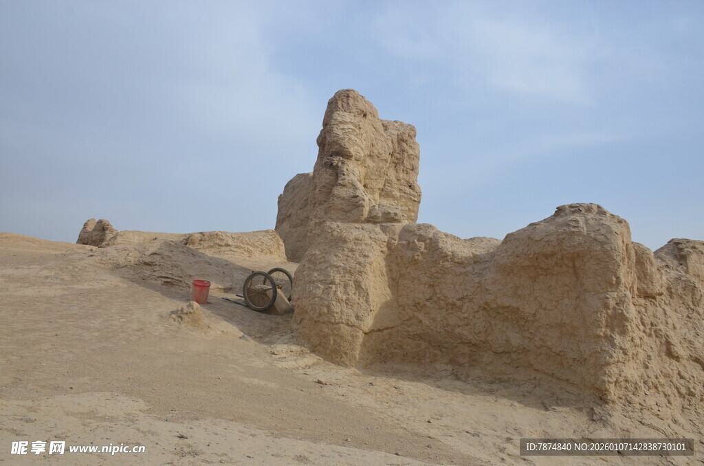 沙漠中的古老遗迹