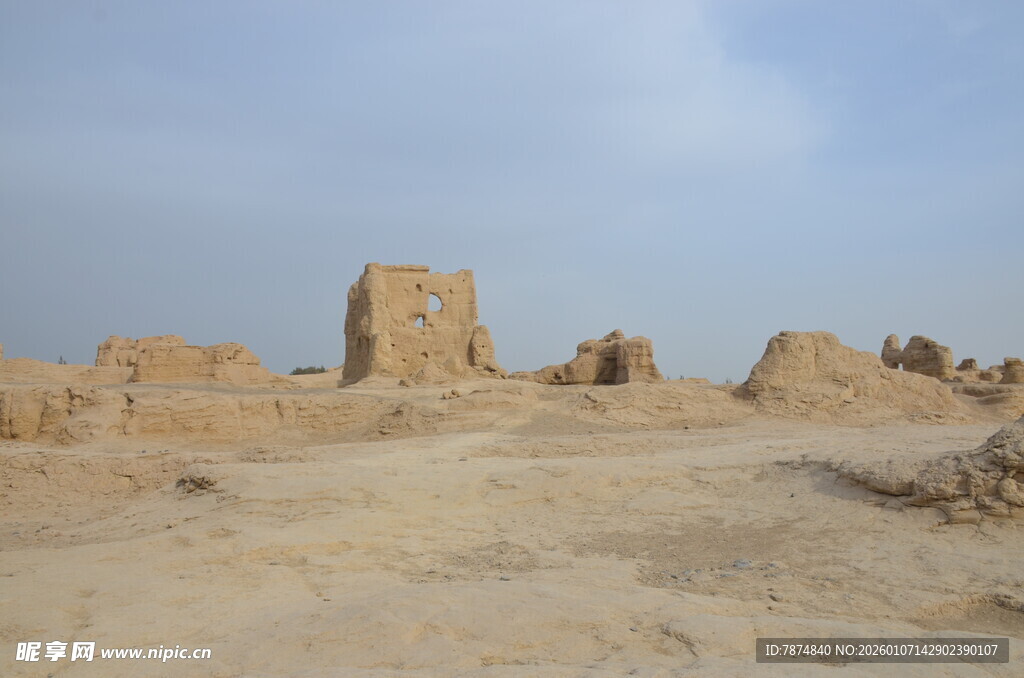 沙漠中的古老遗迹