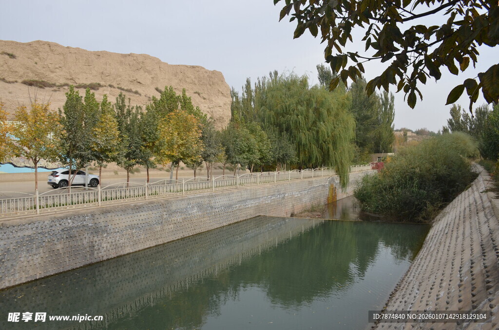 河畔风光 静谧自然景致