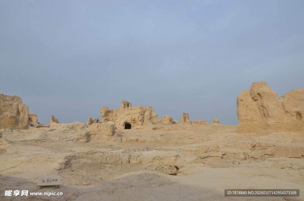 沙漠中的古老遗迹