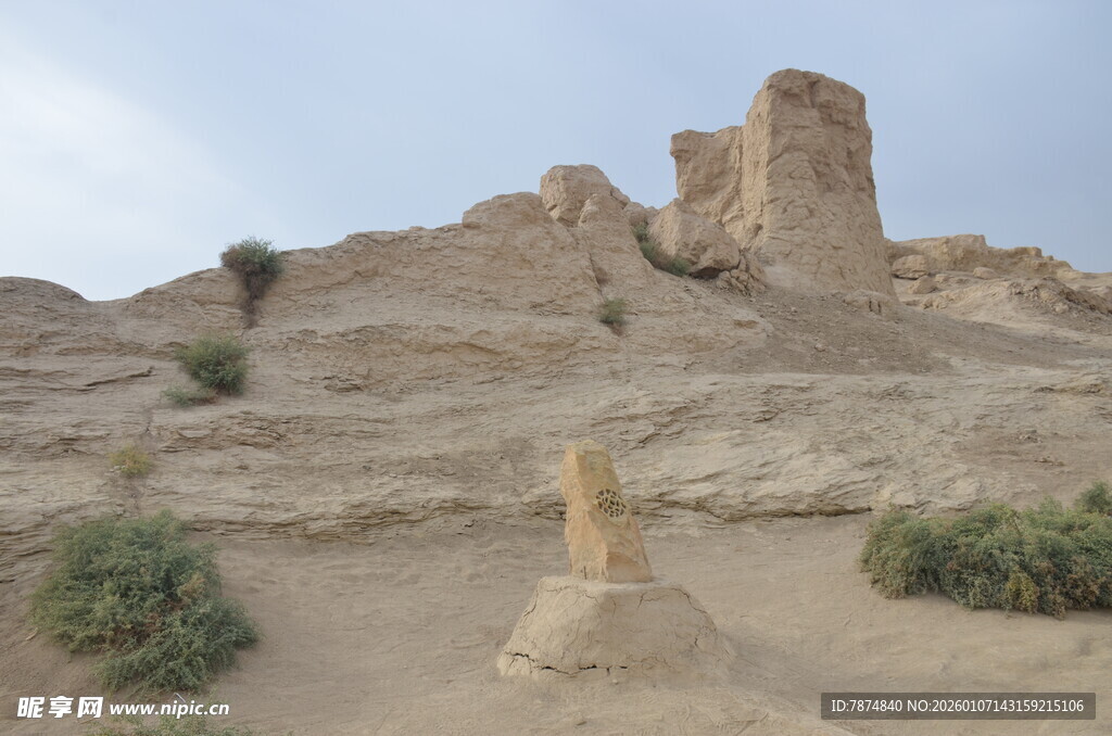 沙漠中的古老遗迹