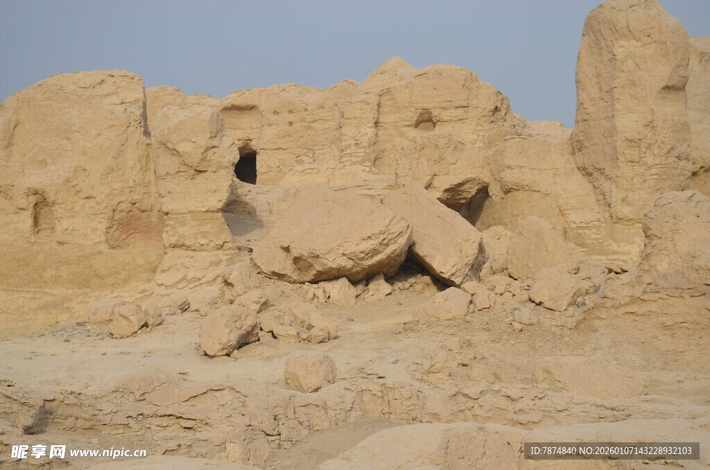 沙漠中的古老遗迹