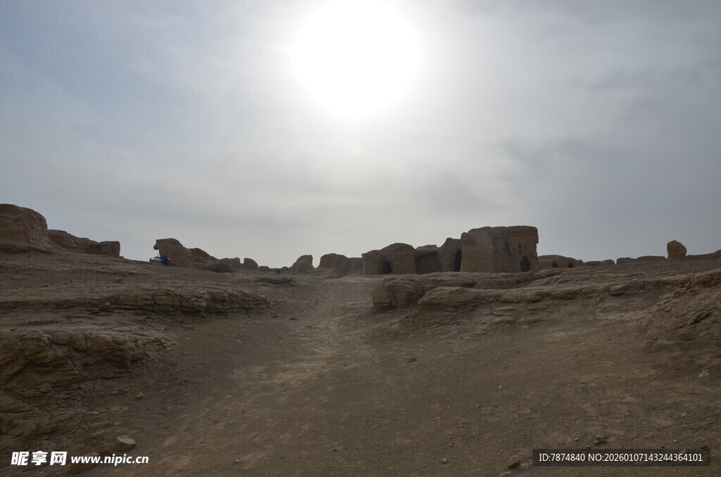 沙漠中的古老遗迹