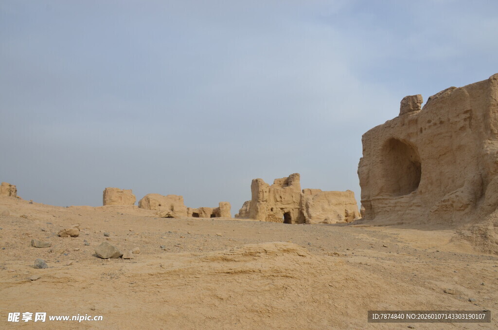 沙漠中的古老遗迹