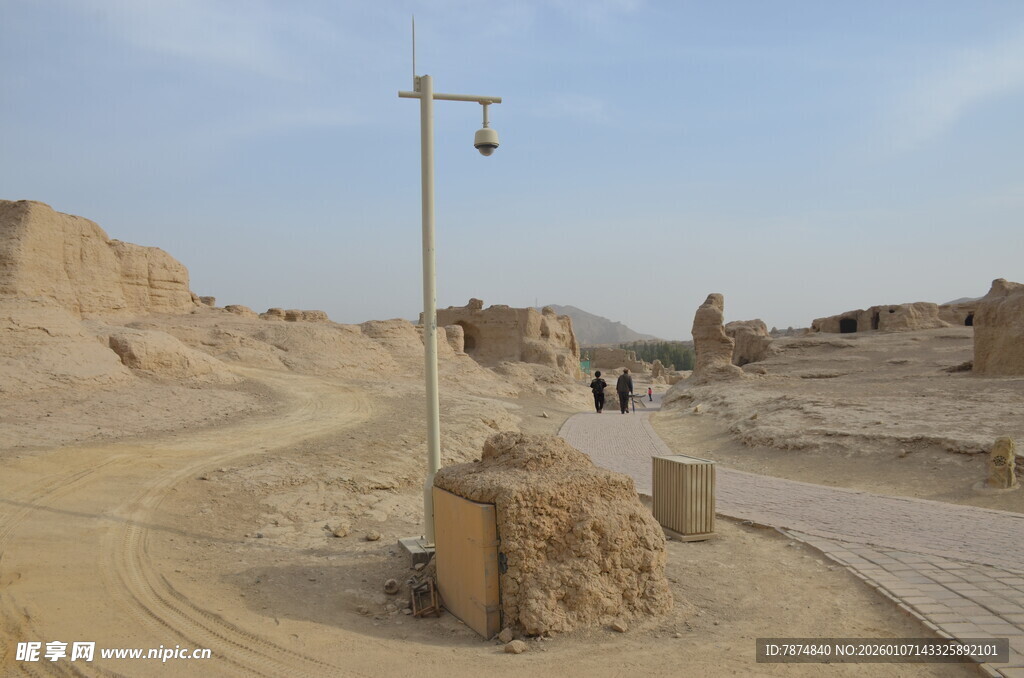 沙漠中的古老遗迹景观