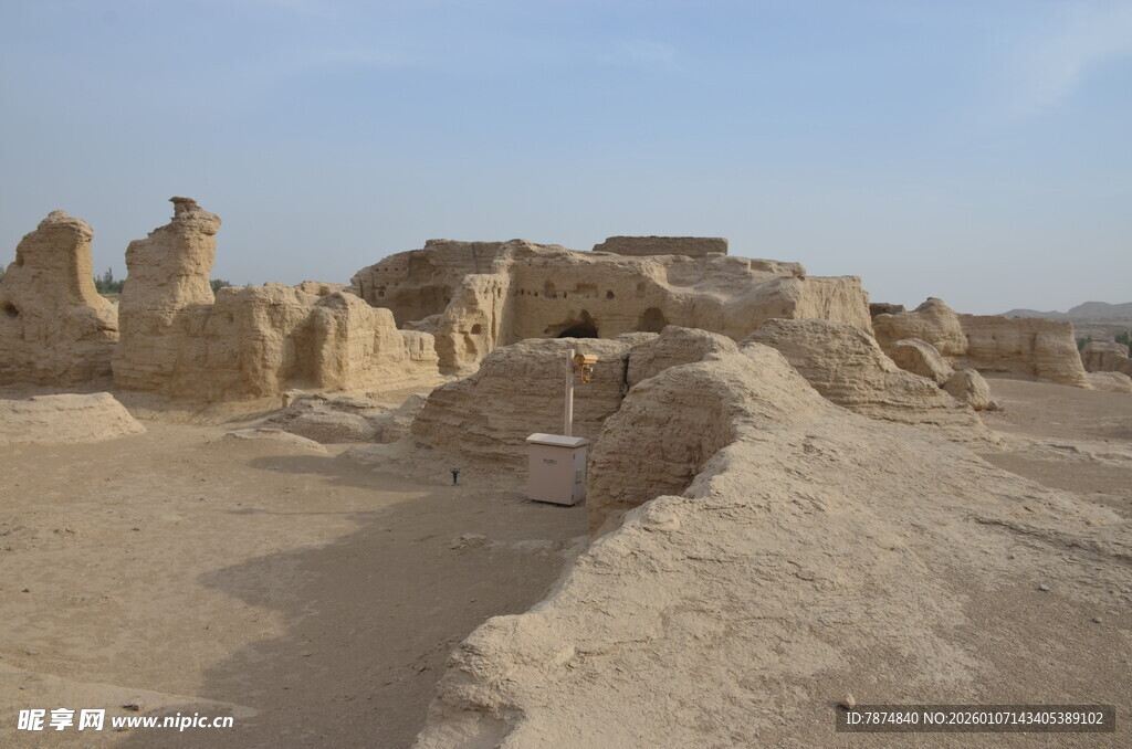 沙漠中的古老遗迹