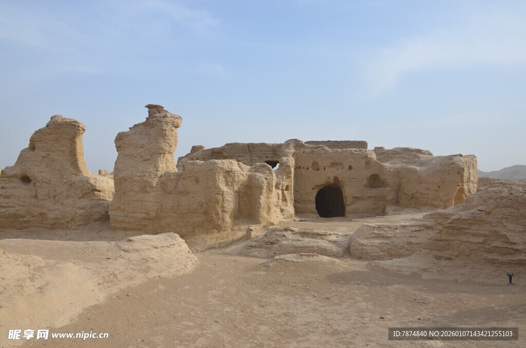 沙漠中的古老遗迹