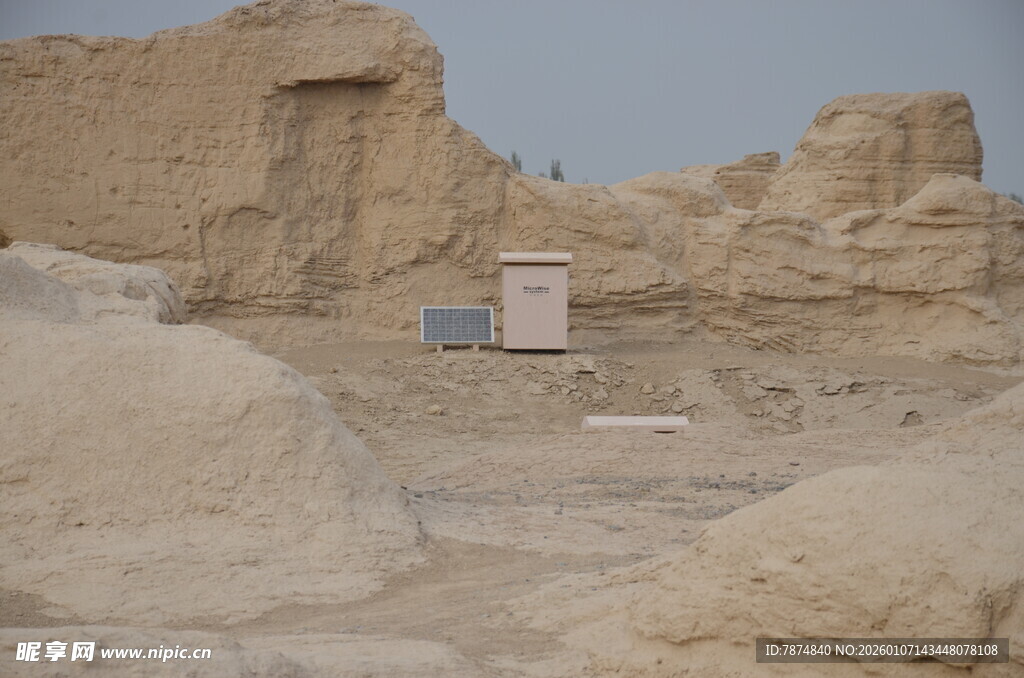 沙漠中的古老遗迹