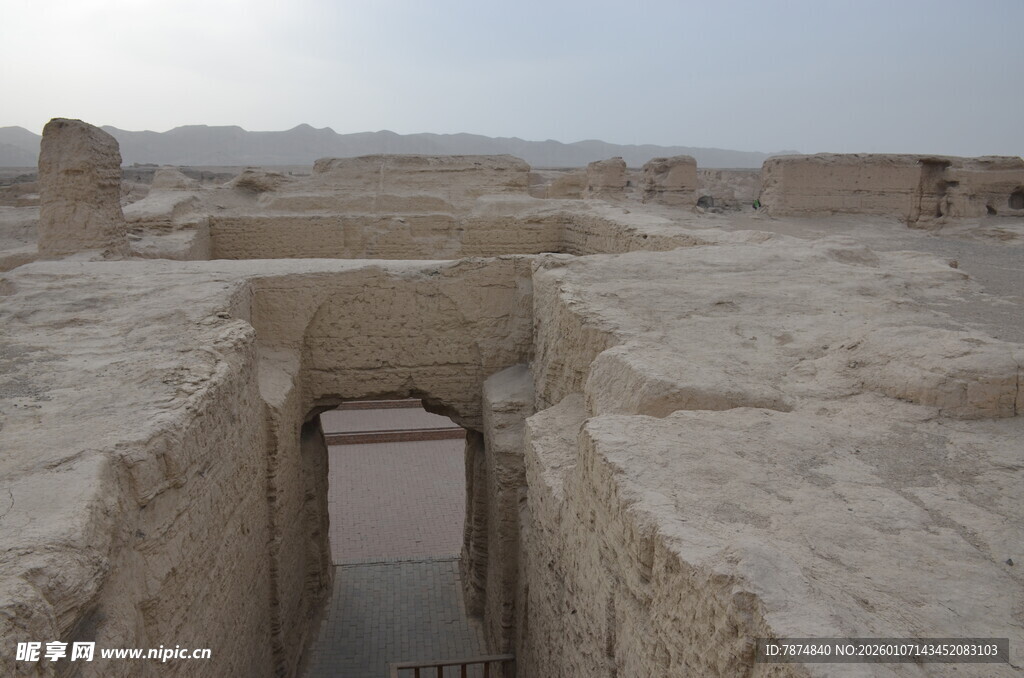 古老遗址中的神秘通道