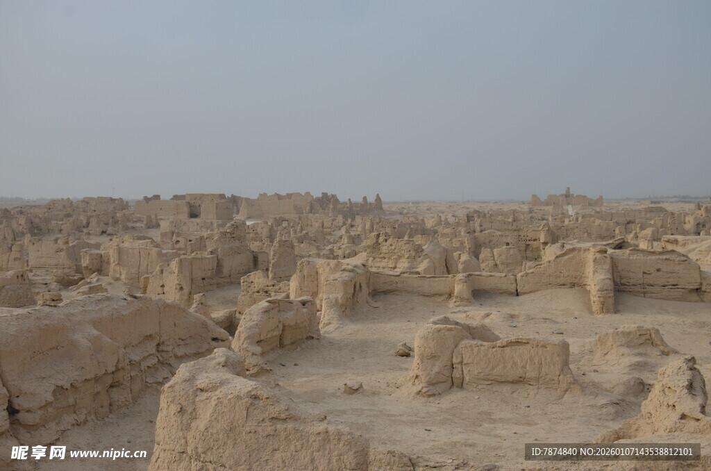 沙漠中的古老遗迹